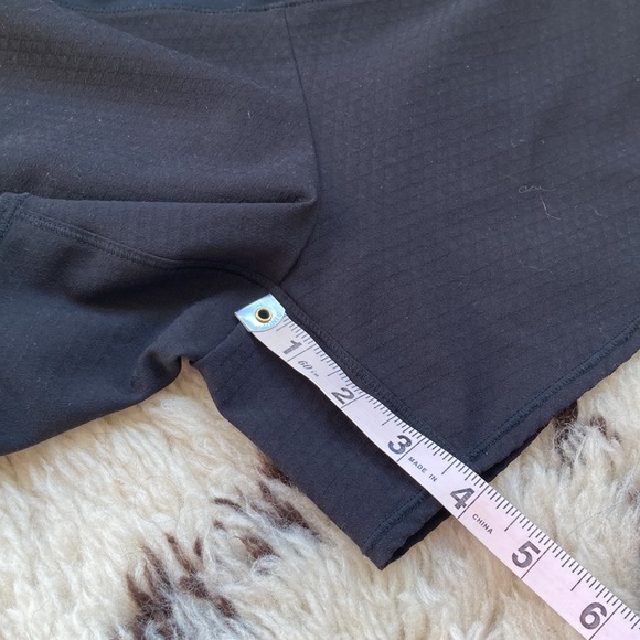**SOLD** Black Oiselle roga shorts - Picture 2 of 8
